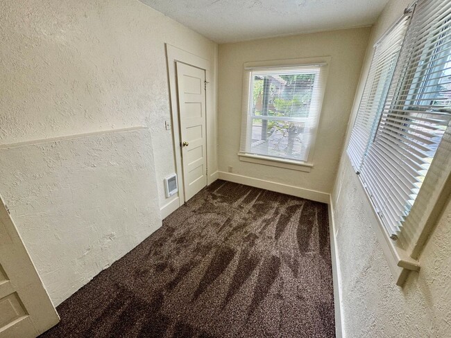 Foto del edificio - Updated Unit Just Two Blocks From OSU Campus