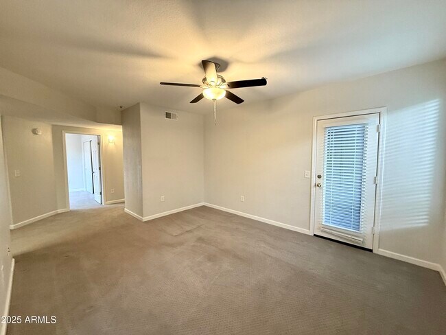 Foto del edificio - 4925 E Desert Cove Ave