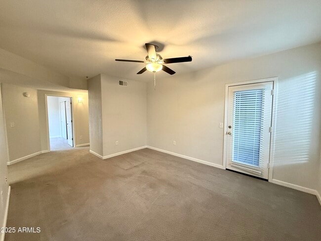 Building Photo - 4925 E Desert Cove Ave