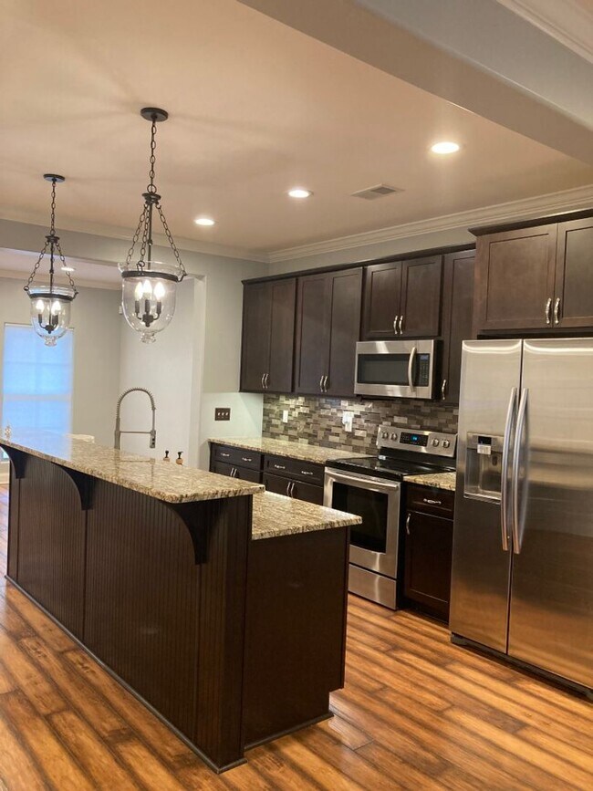 Building Photo - Murfreesboro Townhome near it all!