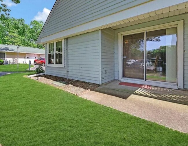 Building Photo - 479 Fairway Ct