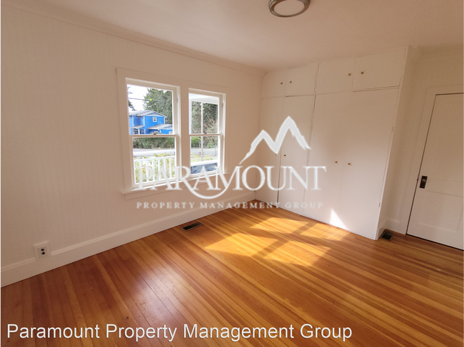 Building Photo - 3 br, 1 bath House - 11028 NE West Kingsto...