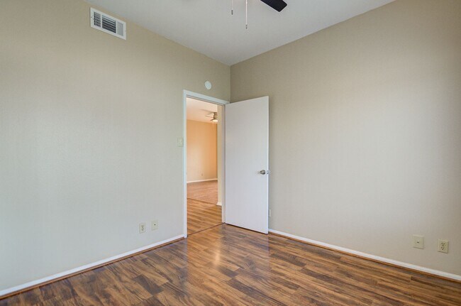 Foto del edificio - Updated Two Bed / One Bathroom Near Medica...