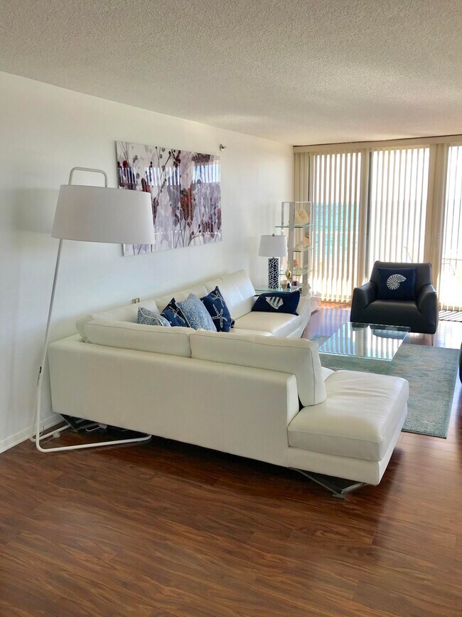 Foto del edificio - 3360 S Ocean Blvd