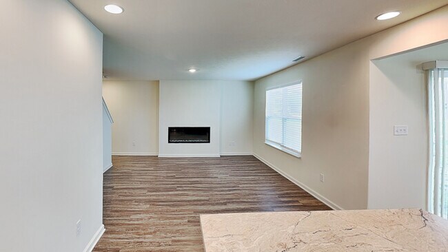 Foto del edificio - 2835 Strauss Ln