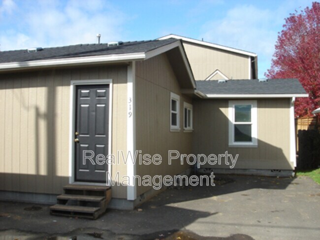 Building Photo - 319 Haven St