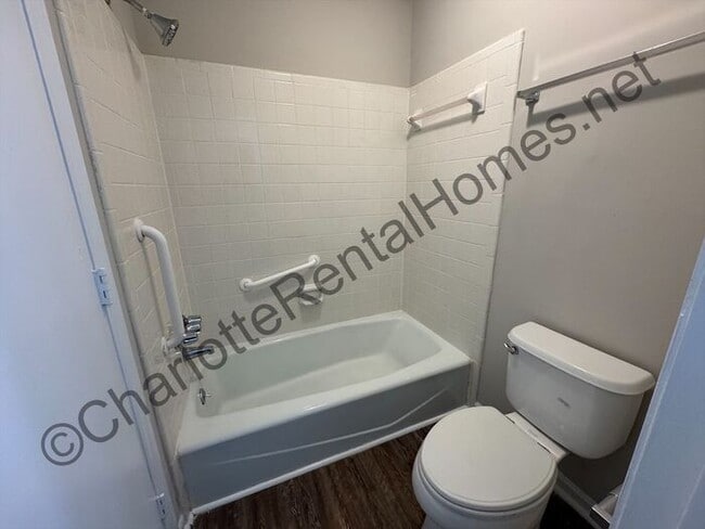 Building Photo - Spacious 4 bedroom two-story home with back deck in Mint Hill