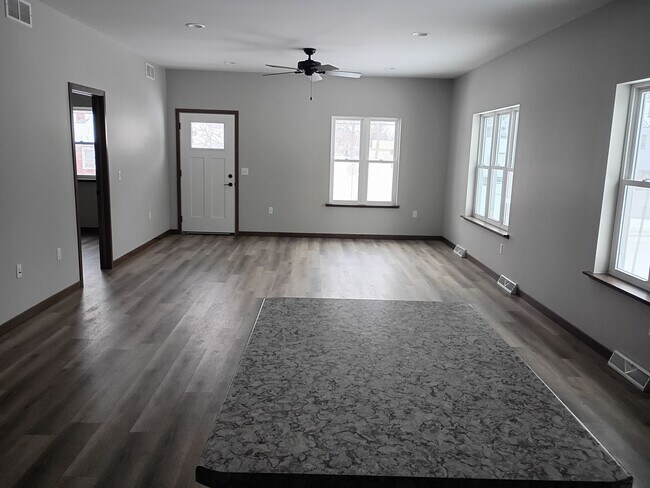 Building Photo - 3 Bed, 3 Bath, House