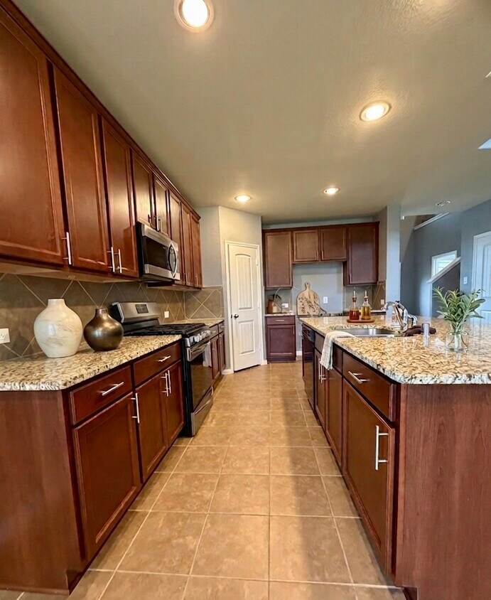 Building Photo - 17518 Cypress Hilltop Wy