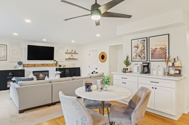 Photo - Lovely 3 Bedroom + Bonus Room with Spaciou... House