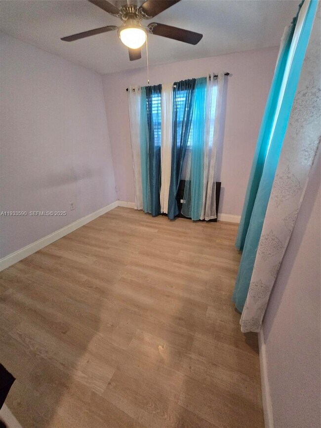 Foto del edificio - 6280 SW 18th St