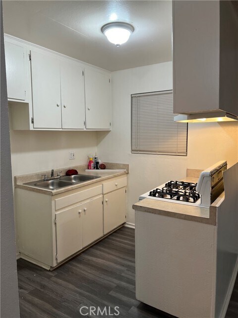 Foto del edificio - 1128 E 6th St