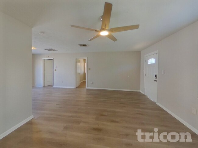 Building Photo - 10887 111th Pl N