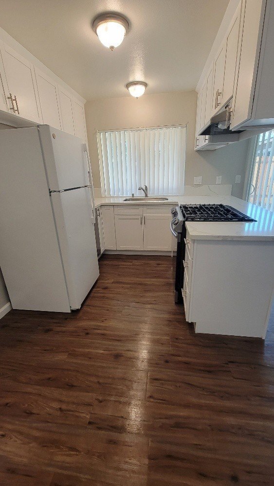Building Photo - Wonderful and newly updated 3 bedroom 2 ba...