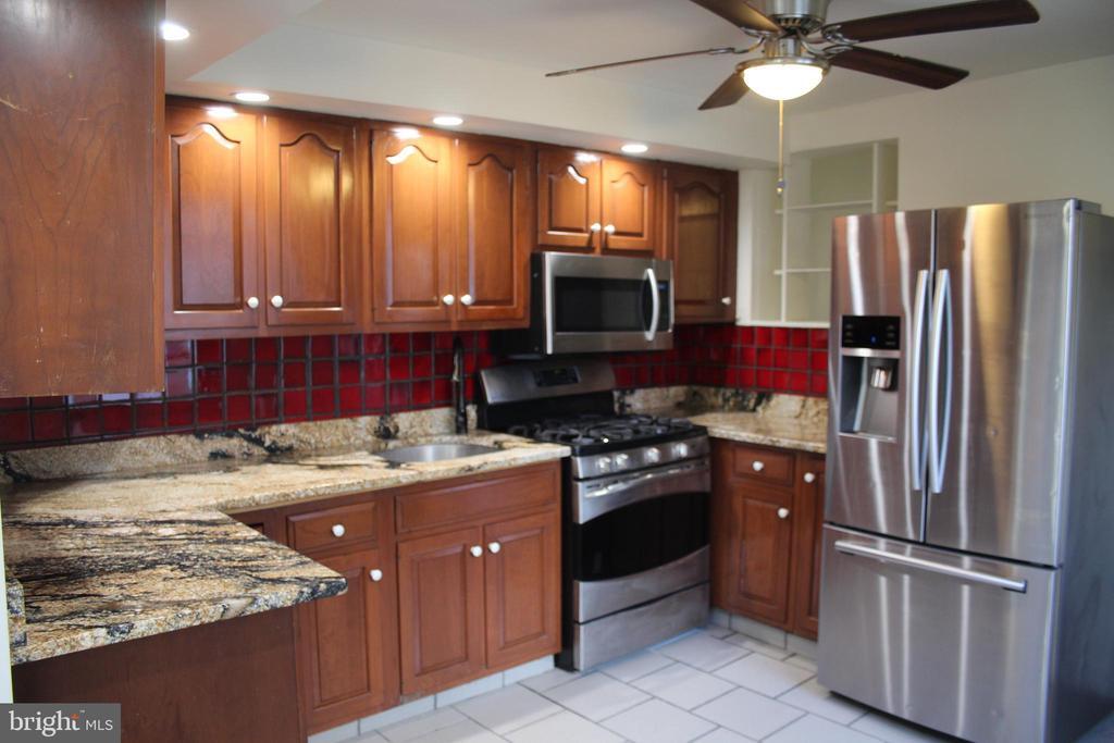 Primary Photo - 204 Maple St
