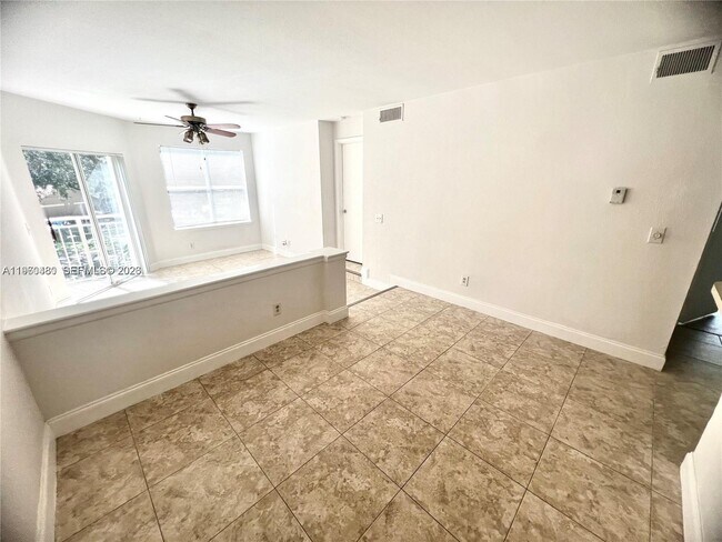 Foto del edificio - 1865 Palm Cove Blvd