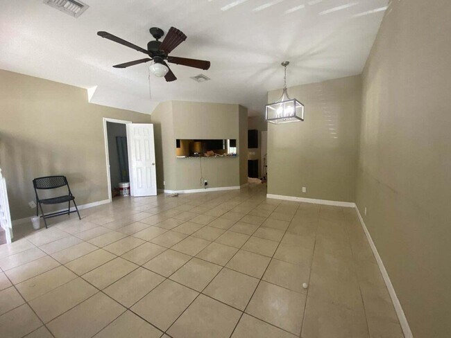 Foto del edificio - 1213 Colonial Palms Way