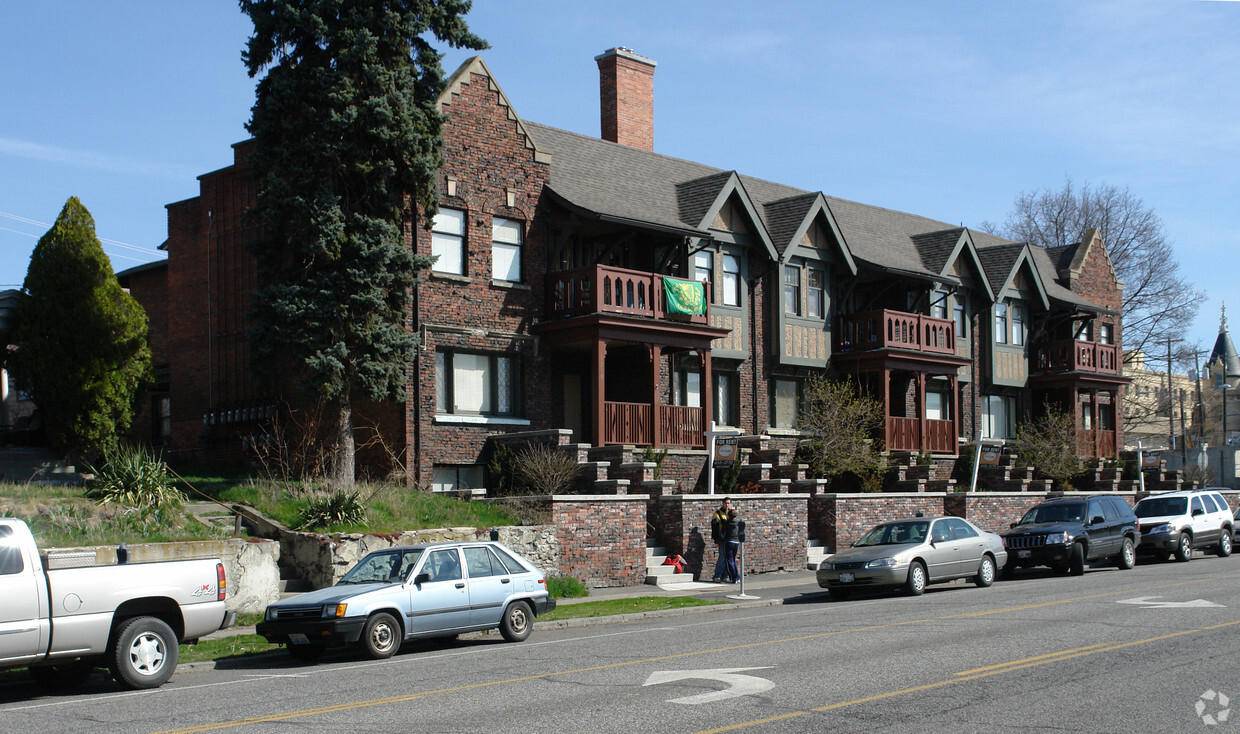 Primary Photo - The Gables on Broadway