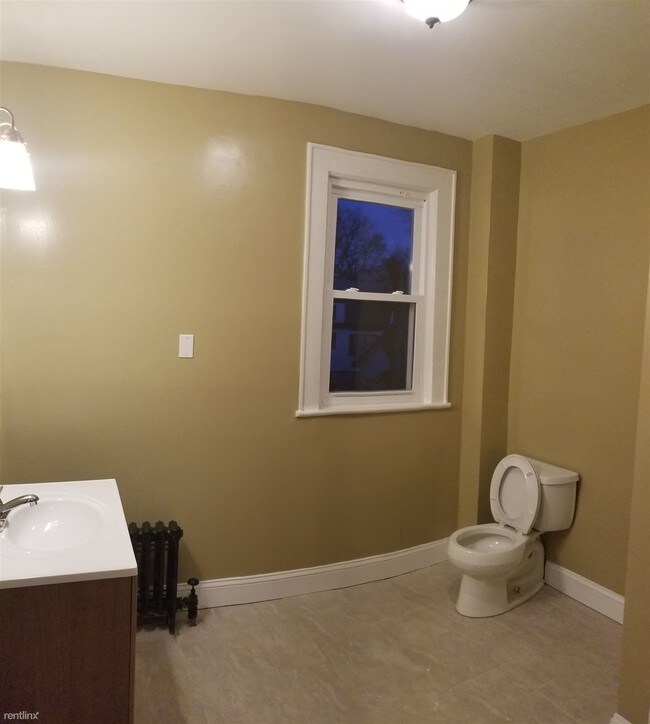 Foto del edificio - 4 br, 2 bath House - 32 Bayview Ave