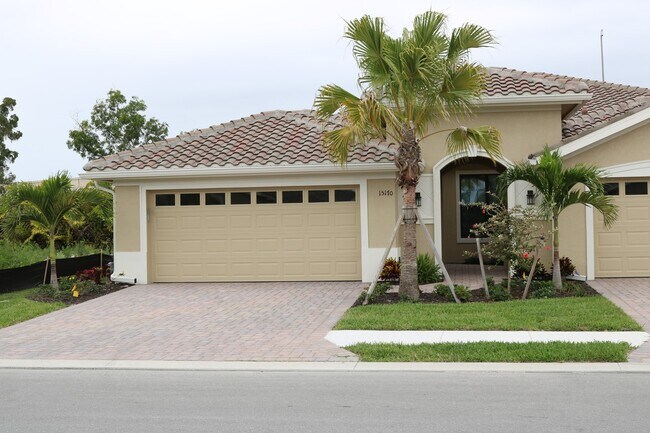 Building Photo - ** Venetian Point Villa ~ 2+Den ~ 2 Car Ga...