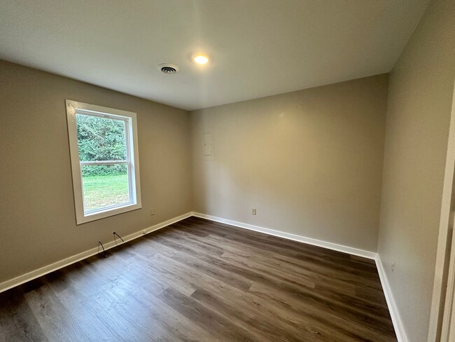 Building Photo - 7446 Bellehaven Dr