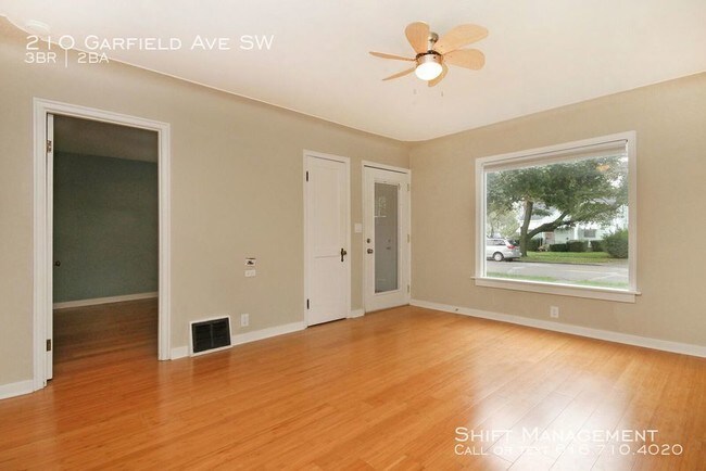 Foto del edificio - 210 Garfield Ave SW