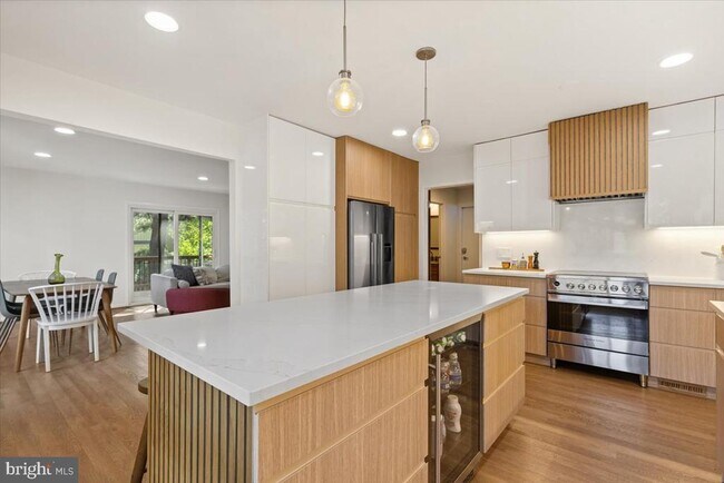 Foto del edificio - 9411 Fernwood Rd