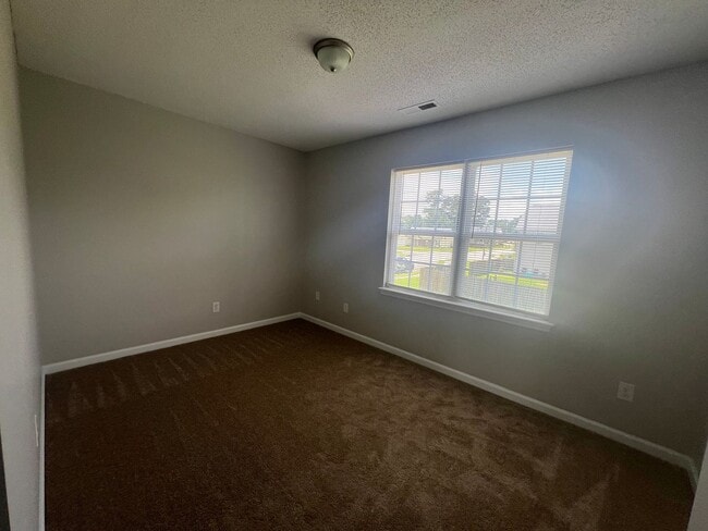 Building Photo - This property features 2 bedrooms and 2.5 bathrooms. Conveniently located near shopping centers, ...