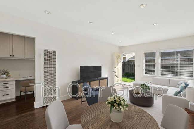 Building Photo - 2002 Clay St