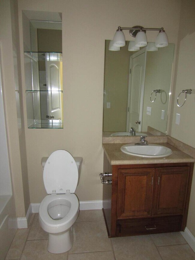 Foto del edificio - 2Bedroom/2Bath Duplex in North Lowndes