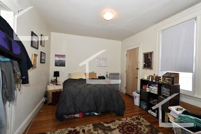 Foto del edificio - Large 2 bed unit in a prime location, the landlord paying the full broker's fee!