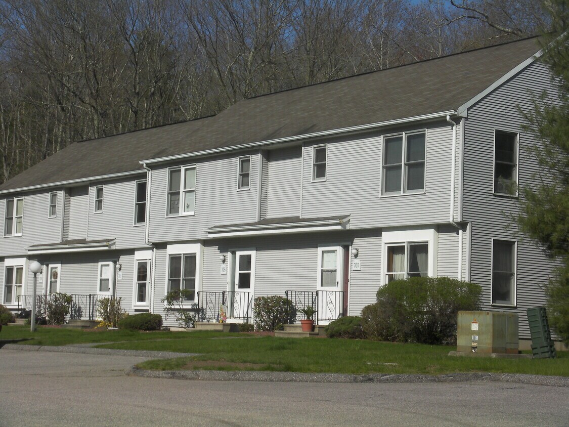 703 Chaplin Woods Dr, Chaplin, CT 06235 Townhome Rentals in Chaplin