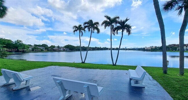 Foto del edificio - 445 NE 195th St