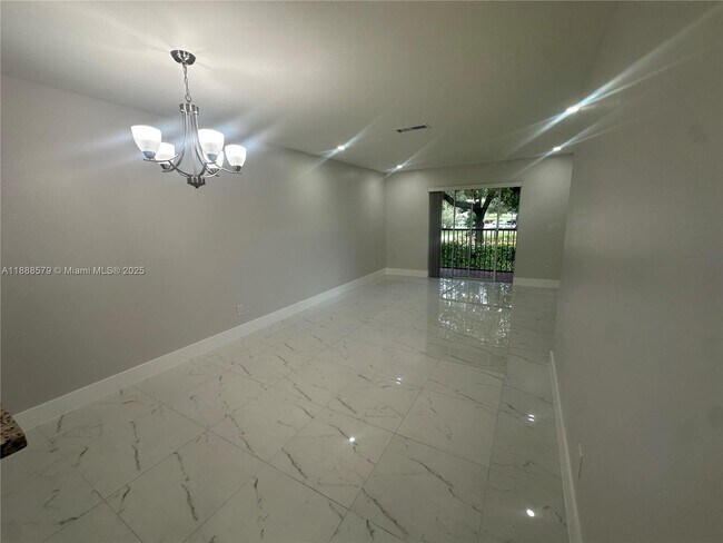 Foto del edificio - 10353 NW 8th St