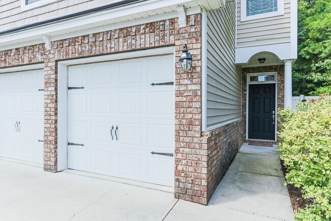 Foto del edificio - Coming Available!