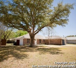 Building Photo - 927 Lipan Dr