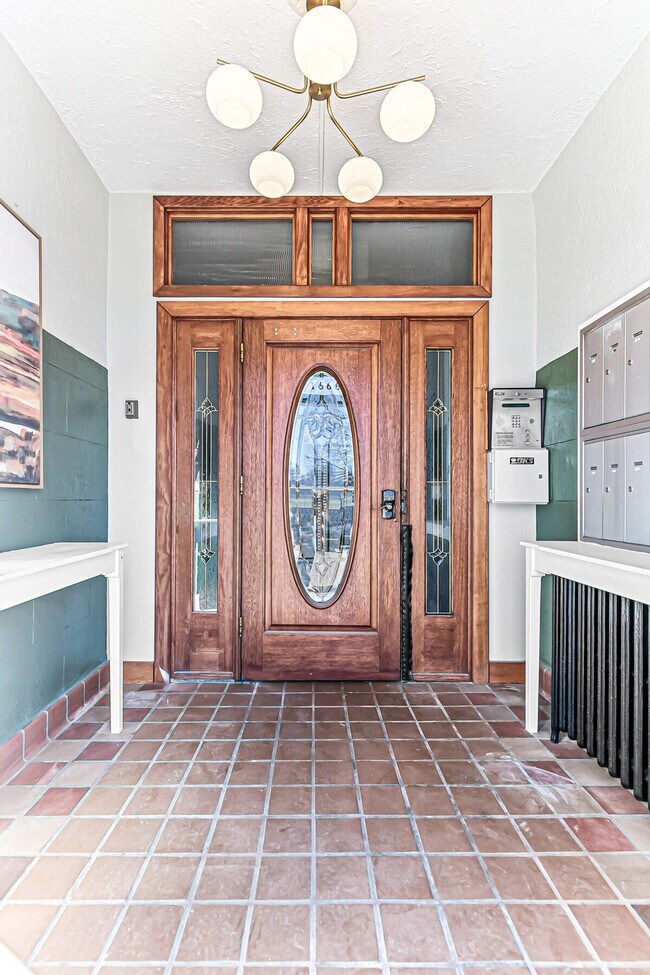 Foto del edificio - 1666 Detroit St