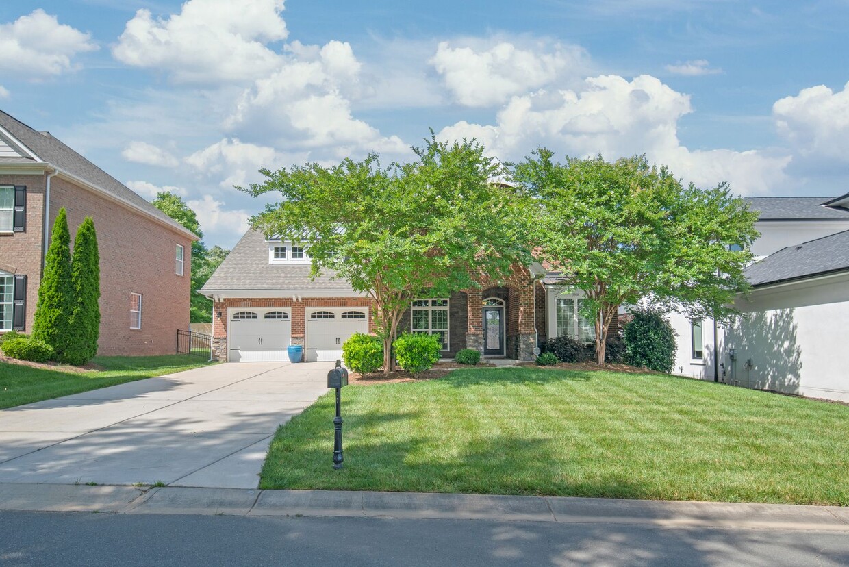 Primary Photo - Gorgeous 4 Bedroom Home Off Carmel Road!