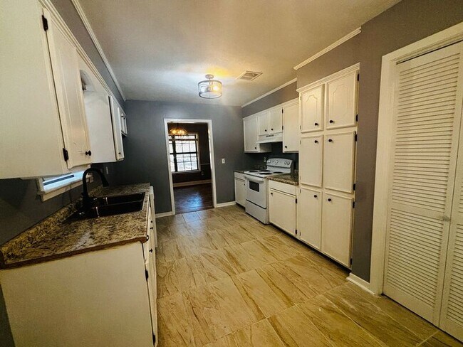 Building Photo - 1120 Oak Glen Pl