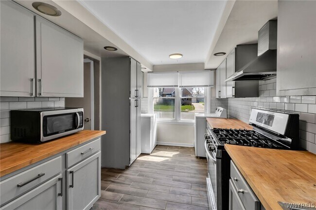 Foto del edificio - 4098 Bailey Ave