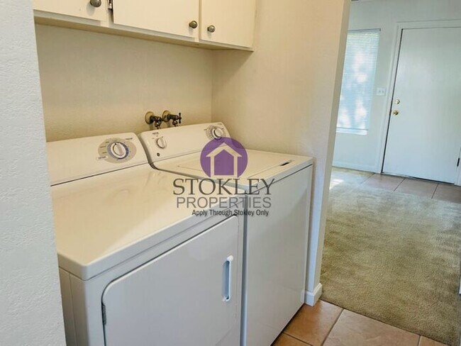 Foto del edificio - Stokley Properties Presents 3824 Wilow Pas...