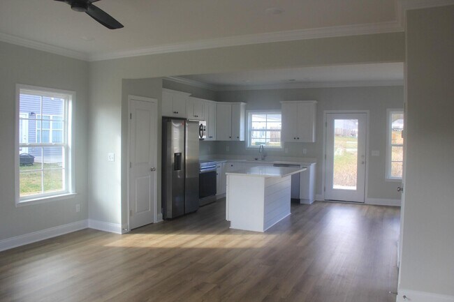 Building Photo - 266 NE Bellingham Dr