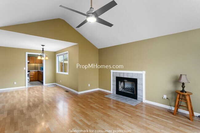 Foto del edificio - Spacious Three Bedroom Home In Highly Desired Sherwood!