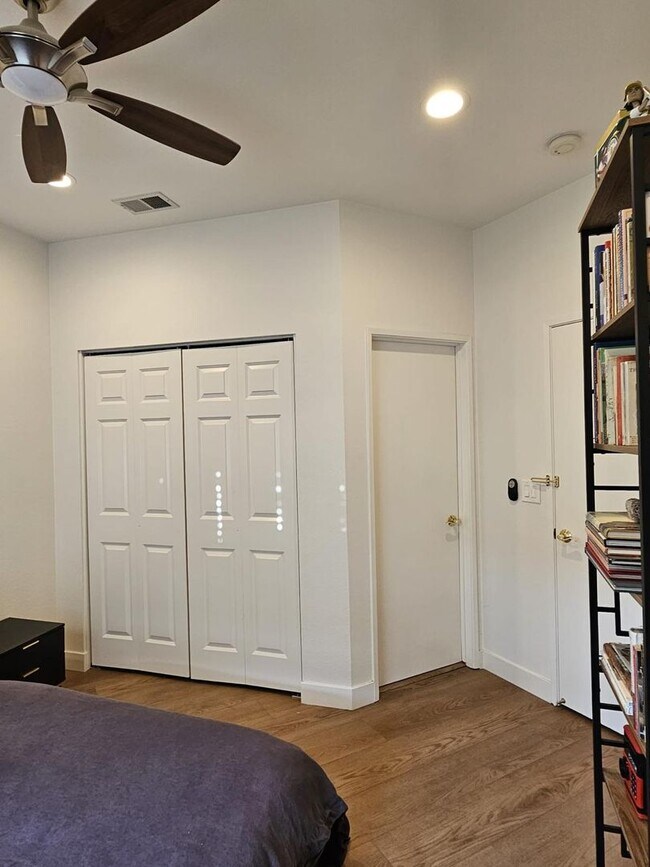 Foto del edificio - Modern 3BD/3BA Townhouse in Prime Union Ci...
