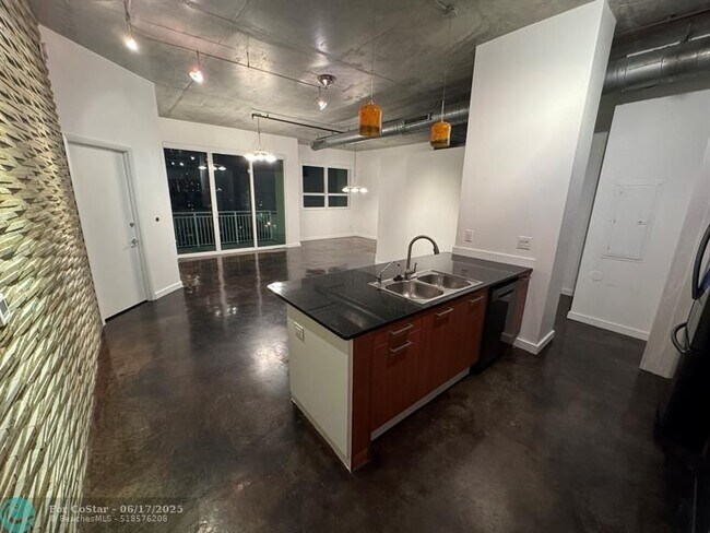 Foto del edificio - 313 NE 2nd St
