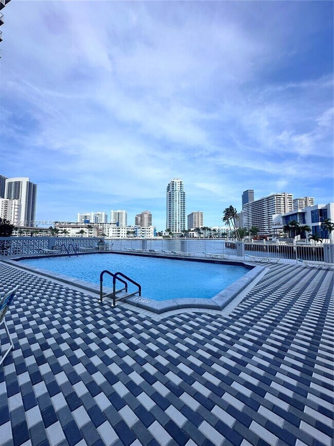 Foto del edificio - 137 Golden Isles Dr