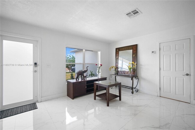 Foto del edificio - 1314 W 80th St