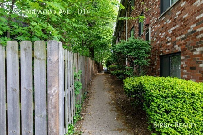 Building Photo - Move in Today!  Renovated Apartment in Pit...