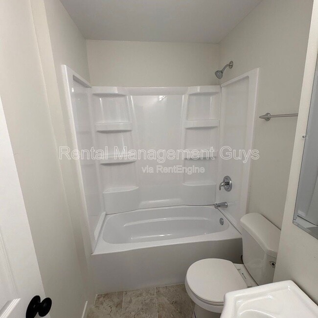 Foto del edificio - 2631 N Girard Ave