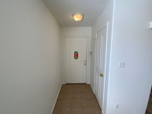 Building Photo - 3 Bedroom Single Story Home Available Near...